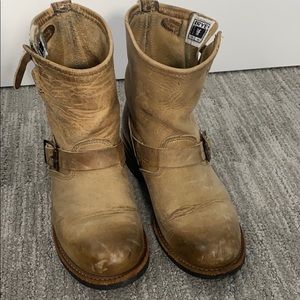 Used Frye 8R boots in tan leather